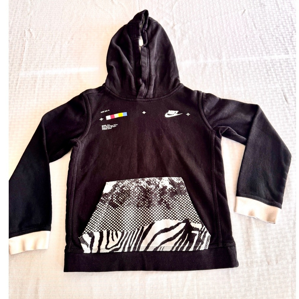 Nike Hoodie Kids Medium Black Graphic Zebra Print Pullover DQ3615-010 Sweatshirt
